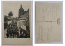Postkarte Foto? deutsche Soldaten in Uniform durch Ortschaft WWI 1. Weltkrieg ?