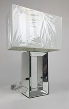 Tischleuchte mit Spiegeln