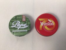 2 Reiseaschenbecher / Pillendose - 70 Years Winston - Pepe - Blechdosen