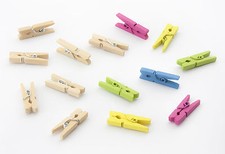 24 oder 100 Mini Natur o. Bunt Wäscheklammern Miniklammern Deko Klammern Holz