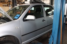 TÜR Vorn Links ( 4/5 Türer ) VW Golf 1.4 1 J Farbe Reflexsilber ( LA7W )