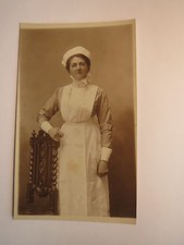 Hampstead - Frau mit Haube & Schürze - Dienstmädchen ? Krankenschwester ? Foto