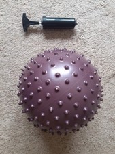 Noppen-Massageball mit passender Luftpumpe in schönem Farbton  von TCM