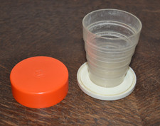 Alter DDR Klappbecher Taschen-Trinkbecher Zahnputzbecher mit Spiegel