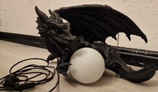 Gothic Dekofigur Drache hängend / Dekolampe Gebraucht Kunsstein