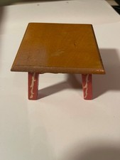 Dora Kuhn Puppenmöbel, Tisch rotes Gestell