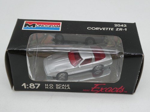 Monogram revell nr - ,