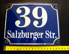 Altes Straßenschild mit