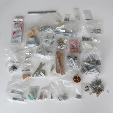 Konvolut ≈ 2,8 kg Möbelbeschläge Scharniere Kappen Halter Winkel Schrauben ...