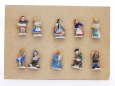 WHW Abzeichen Winterhilfswerk 10 Märchenfiguren komplett auf Karton Porzellan