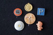 Winterhilfswerk Konvolut 6 Abzeichen / Anstecker, gebraucht.