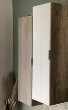 Wohnzimmerhängeschrank aus
