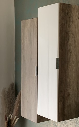 Wohnzimmerhängeschrank aus