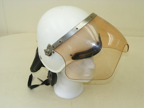 Alter schutzhelm polizei - alter,