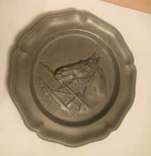 Teller Wandteller  PFERD aus Zinn Zink Blei 2 Stück 