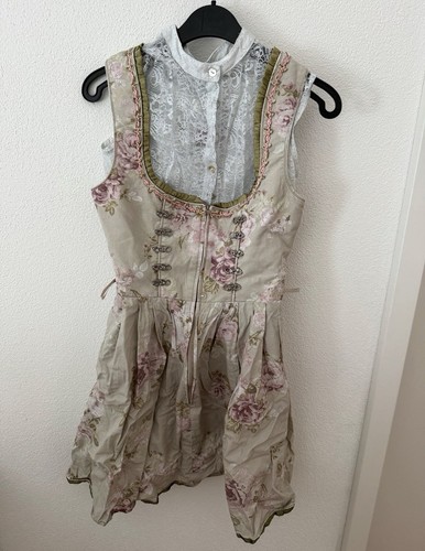 Traditionelles dirndl kleid - traditionelles,