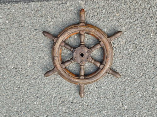 Altes holz steuerrad - ,