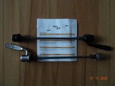 ZWEI Schnellspanner für