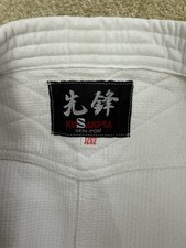 Judo-Gi Kusakura Modell JS Größe S2 (130-140 cm) gebraucht. Dichte 800 g/m2.