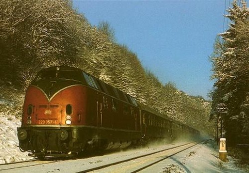 Diesel lok 220 057 - ak, ·