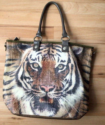George gina lucy tasche - &,