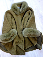 Schönes  Poncho Cape Wolle