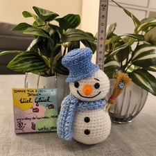 Amigurumi gehäkelt/echte Handarbeit/Schneemann/ ca 14 cm, mit Besen/Winter/Deko 