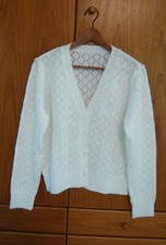 Kuschelige Ajour-Strickjacke Strickjacke zum Knöpfen Weiß  36/38