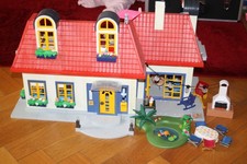playmobil  EINFAMILIENHAUS ,voll möbiliert , mit Grillplatz , gebraucht !!