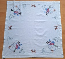 ..gestickte Mitteldecke,  Tischdecke, Weihnachten ,   handarbeit..