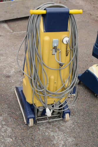 Teppichreinigungsmaschine