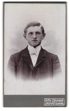 Fotografie Otto Zeumer, Crimmitschau, Jacobsgasse 14, Bürgerlicher Junge im Jac 