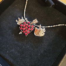 Hello Kitty Herzförmige Rubin