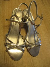16/2 TAMARIS Damen Sandalen Pumps silber Gr. 40 Riemchen  Absatz 5,5  cm