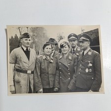 Original Foto Wehrmacht Luftwaffe Orden Frau Uniform München N9