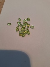1 einzelner echter Peridot  cabochon ca 5 x 3 mm oval Pakistan nr2a1