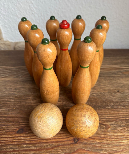 Altes kegelspiel aus holz - aus, –