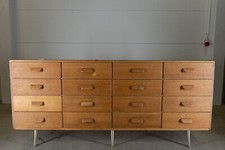 1v.3 Verkaufstresen Vitrine