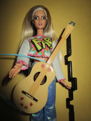 B1567 barbie shakira mattel - barbie,