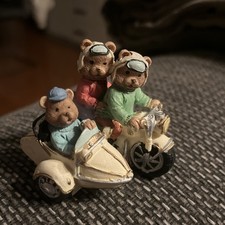 Bären Figur Mit Motorrad Und Beiwagen, Steinfigur, handbemalt