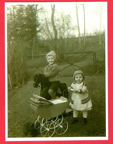 Foto kinder mit spielzeug um - foto,