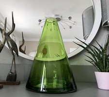 Große kegelförmige Vase