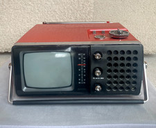 Universum Rundfunk-Fernseh-Kombination SK 2216 rot 1975