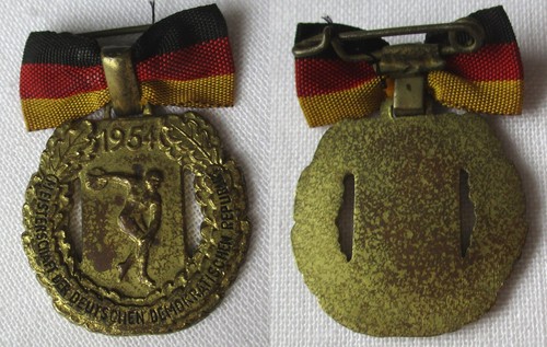Ddr sport abzeichen - ddr,