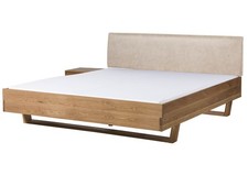 Massivholzbett mit Nachttisch