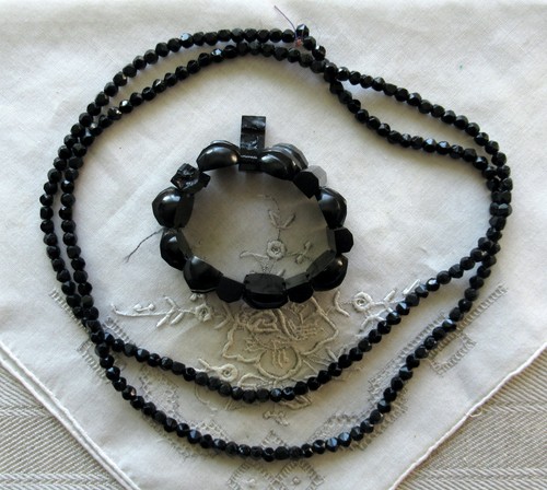 Altes schwarzes collier - altes,