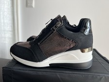 Sehr elegante „High Hill“ Schuhe DKNY schwarz (neu)