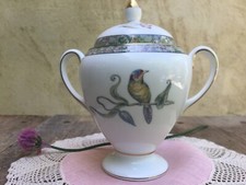 Zuckerdose mit zwei Henkeln mit Deckel, Kolibri, Wedgwood Made in England