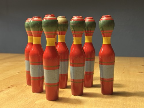 Antikes tischkegelspiel aus - tischkegelspiel,
