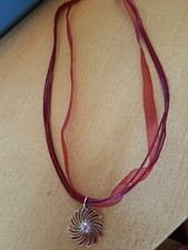 1 Halskette-Kordel-Organza-rot-Anhänger-Windrad-rot-NEU-UNGETRAGEN-Modeschmuck